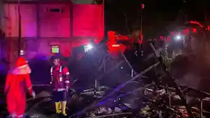 Satu-unit-rumah-dan-belasan-motor-di-Kampung-CiputriS.jpg