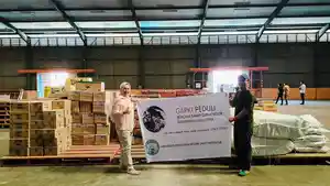 Penyerahan-secara-simbolis-bantuan-untuk-korban-terdampak-banjor-bandang.jpg