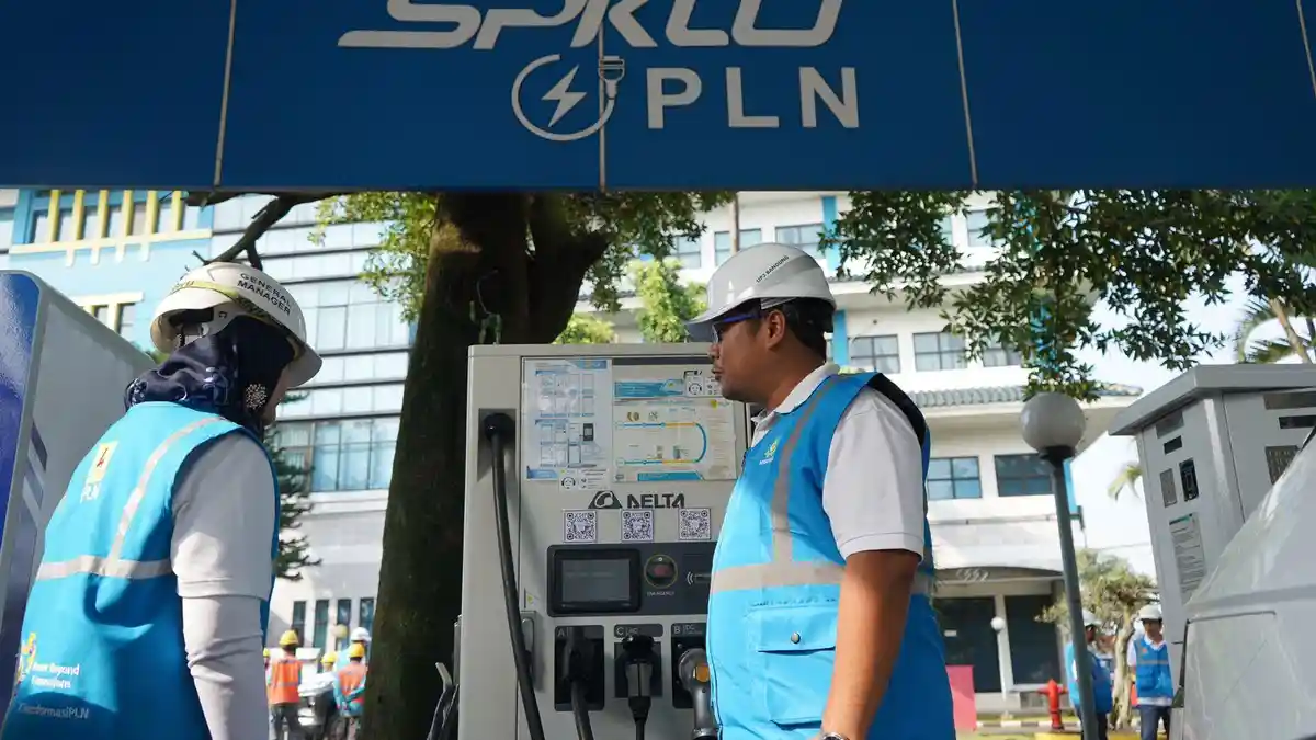 GM PLN Jabar Lakukan Inspeksi, Pastikan SPKLU Siap Layani Pemudik