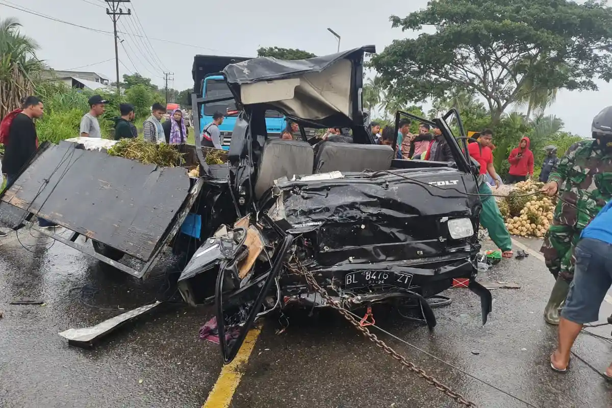 Sopir Pikap dan Minibus Kritis, Terlibat Tabrakan di Aceh Timur