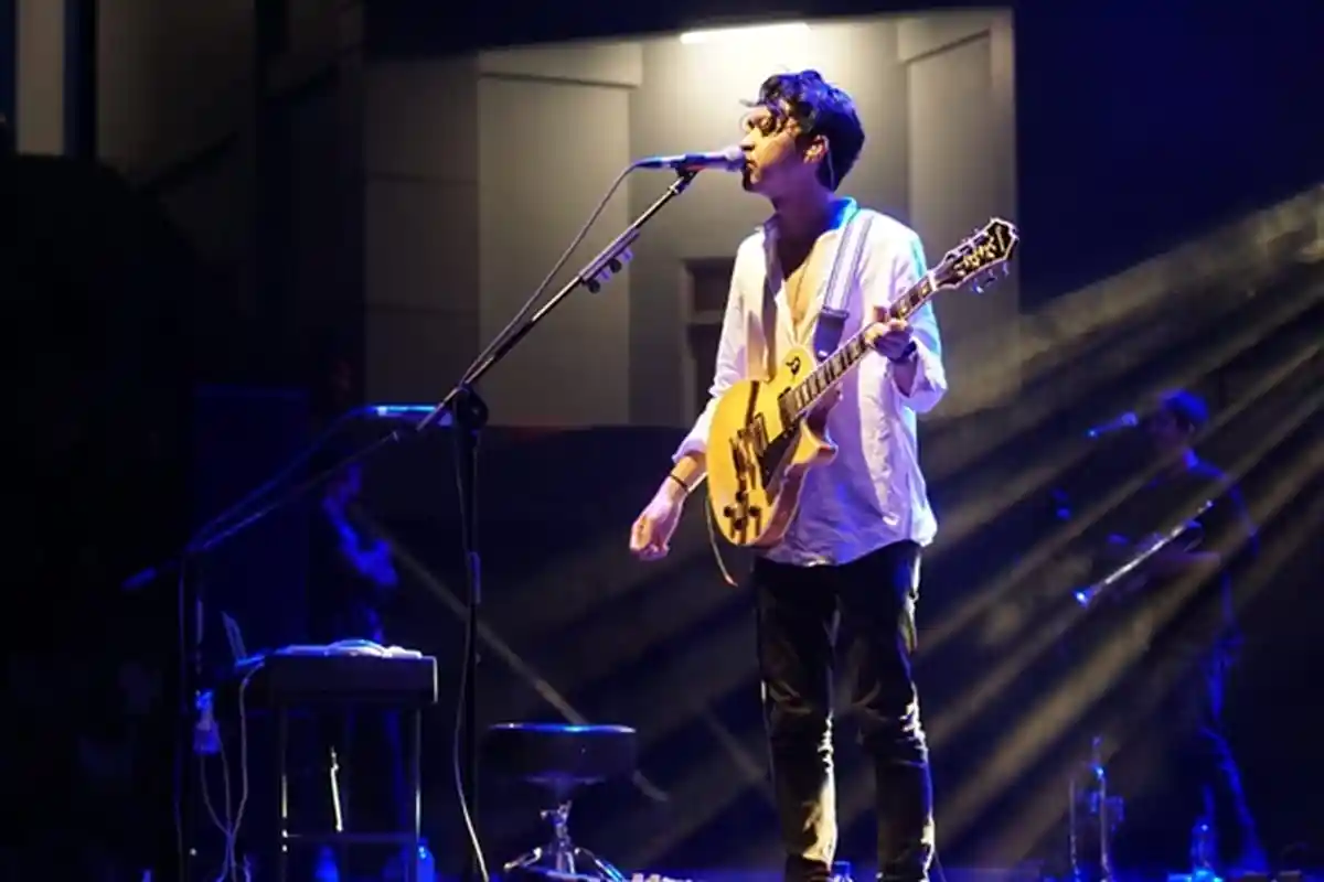 Lagu Once oleh Pamungkas, Berikut Lirik dan Terjemahan Lengkapnya, Repertoar di Album Walk The Talk