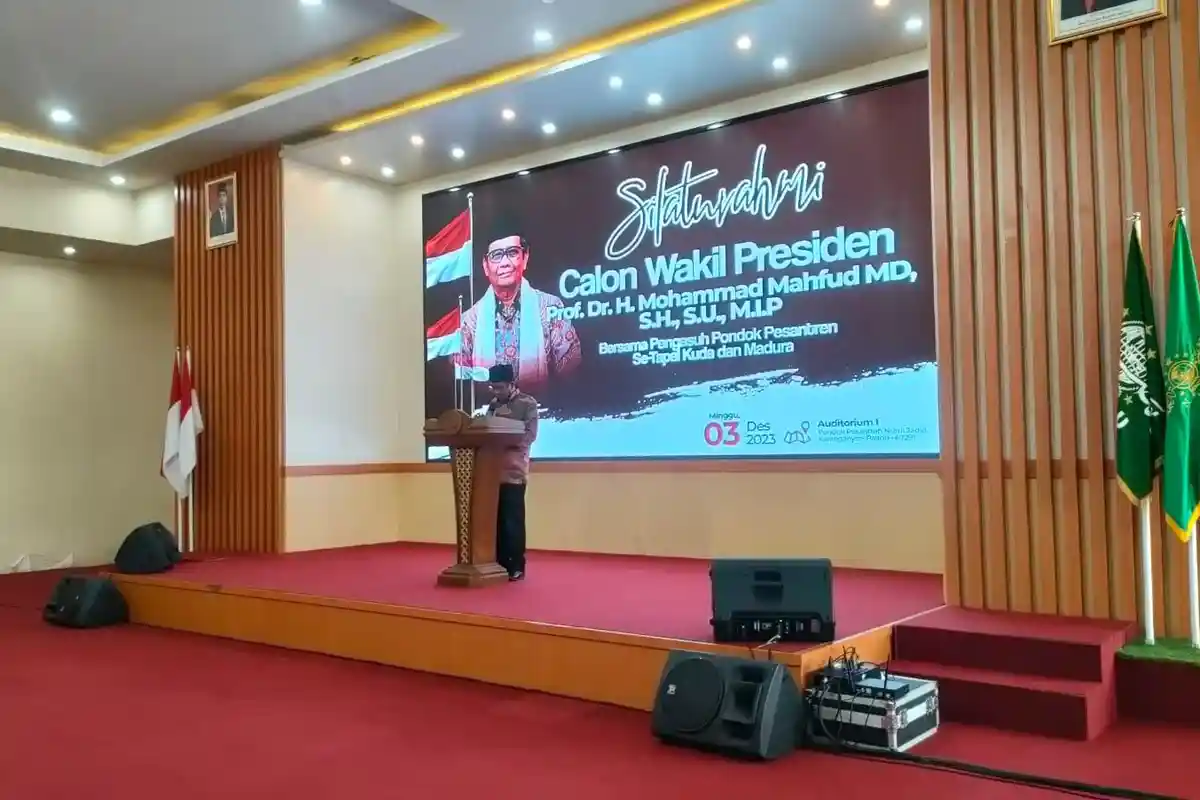 Mahfud MD Silaturahmi ke Ponpes Nurul Jadid Paiton Probolinggo