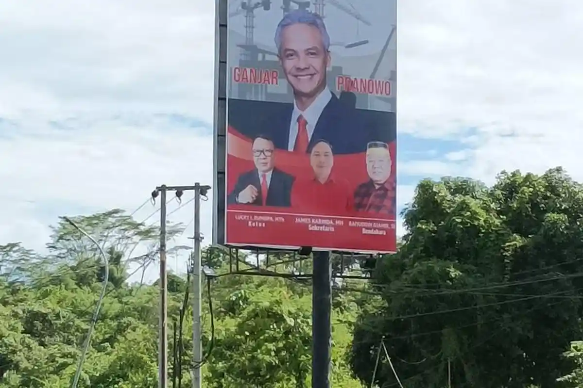 Sambut Ganjar Pranowo, Relawan Gotong-royong Buat Baliho: Ganjar Datang Pertanda Ia Cinta Manado