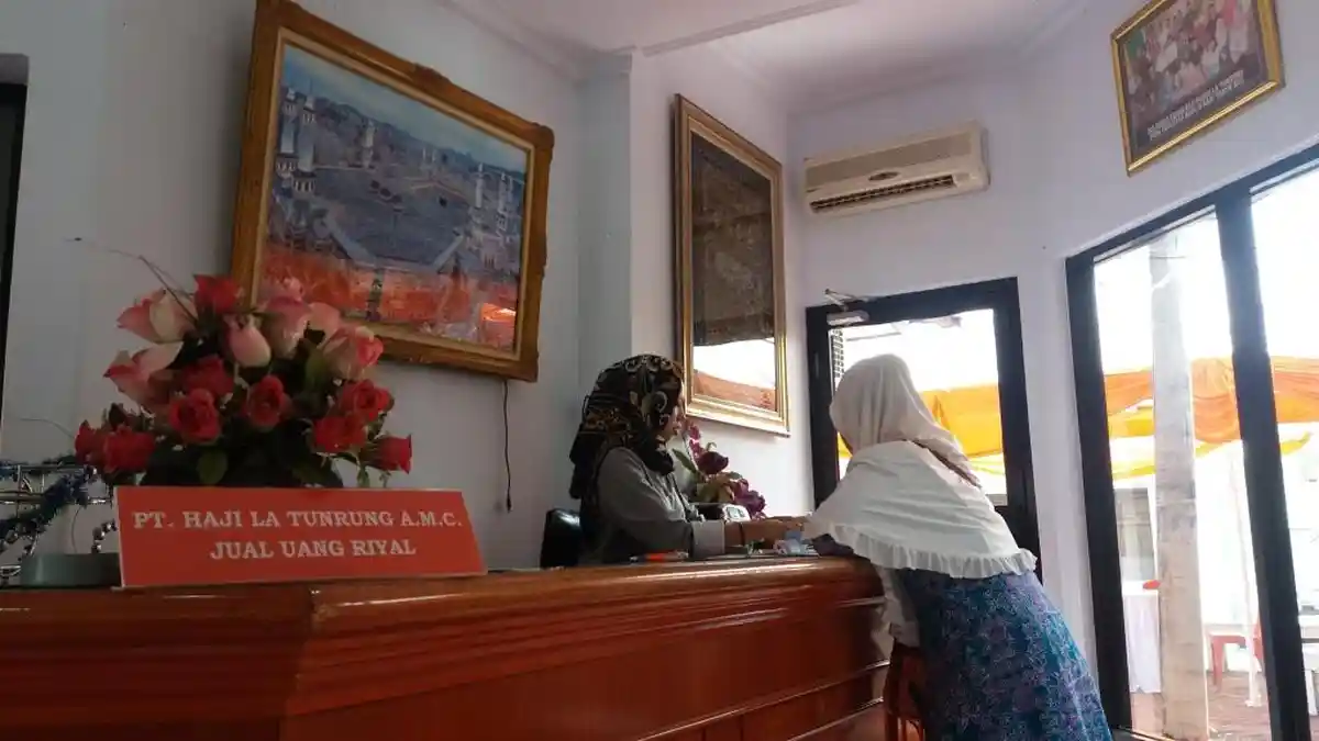 Tiga Money Changer di Asrama Haji Sudiang 'Buru' Rupiah JCH