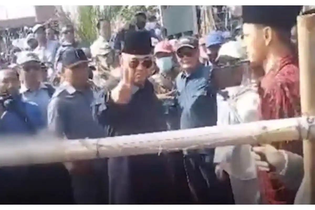 Detik-detik Jemaah Wanita Al Zaytun Histeris karena Sentuhan dengan Panji Gumilang, Lihat Videonya