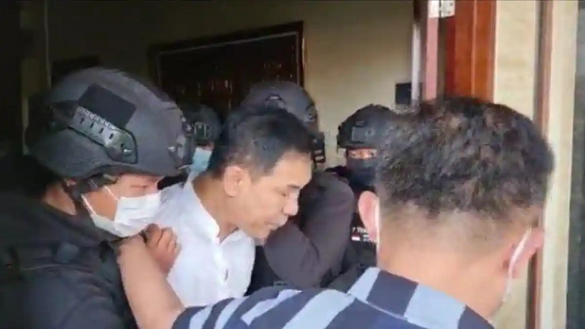 Reaksi Rocky Gerung hingga Fadli Zon soal Penangkapan Munarman atas Dugaan Terlibat Terorisme