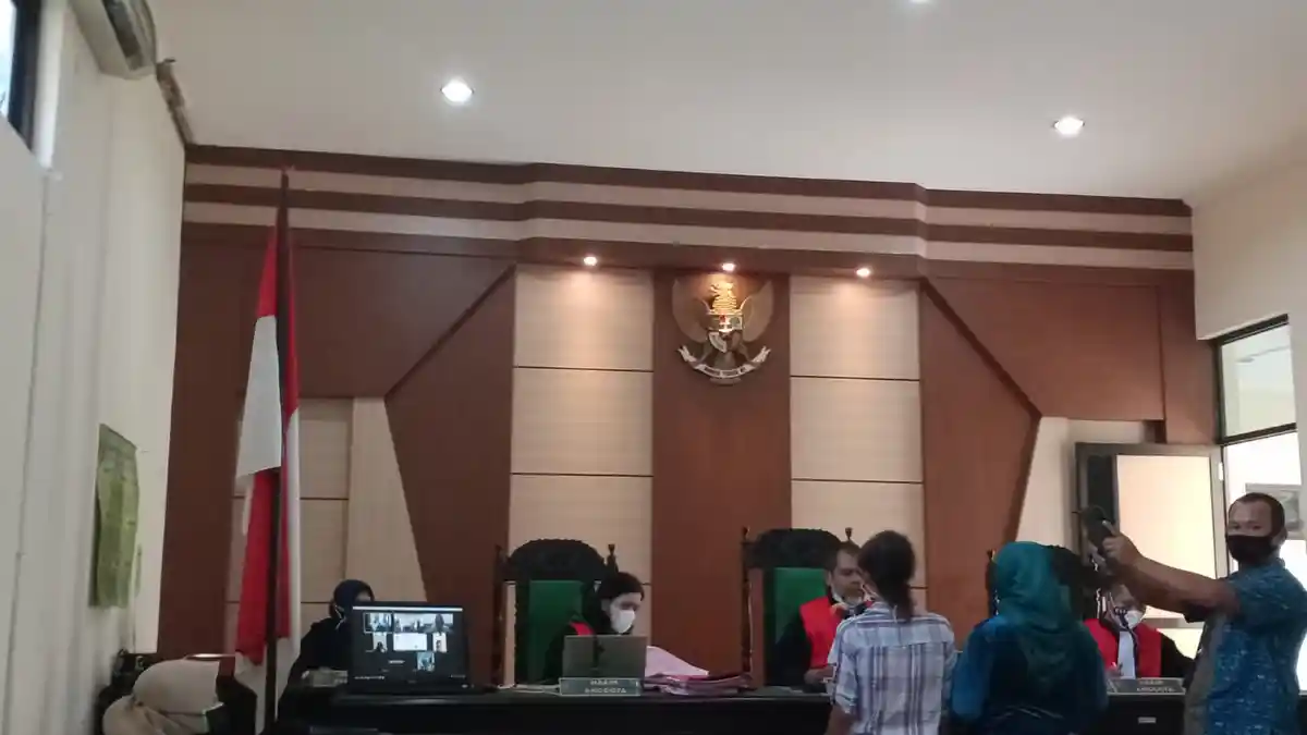 Tak Terima Teguran dan Tantangan Tetangga, Adi Naik Pitam Hingga Golok 'Berbicara'