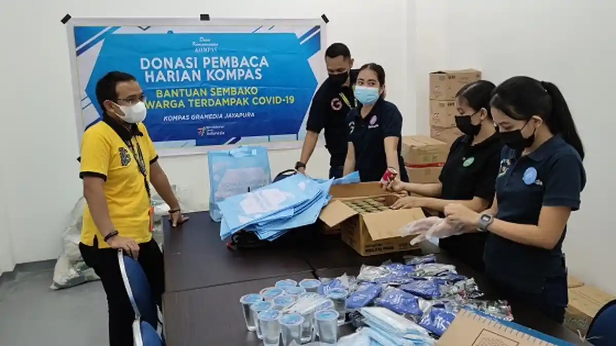 FKD KG Papua Salurkan 200 Paket Bantuan Sembako ke Warga Terdampak Covid-19