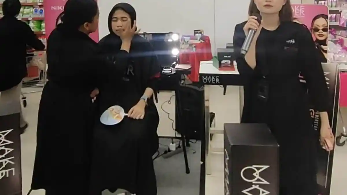 Citra Cosmetic Bolevard Gelar Beauty Demo In Love With Make Over