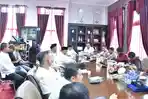 Bupati-Bireuen-Terima-Audiensi-Koalisi-Sipil-Sepakat-Kawal-Hak-Korban-Banjir.jpg
