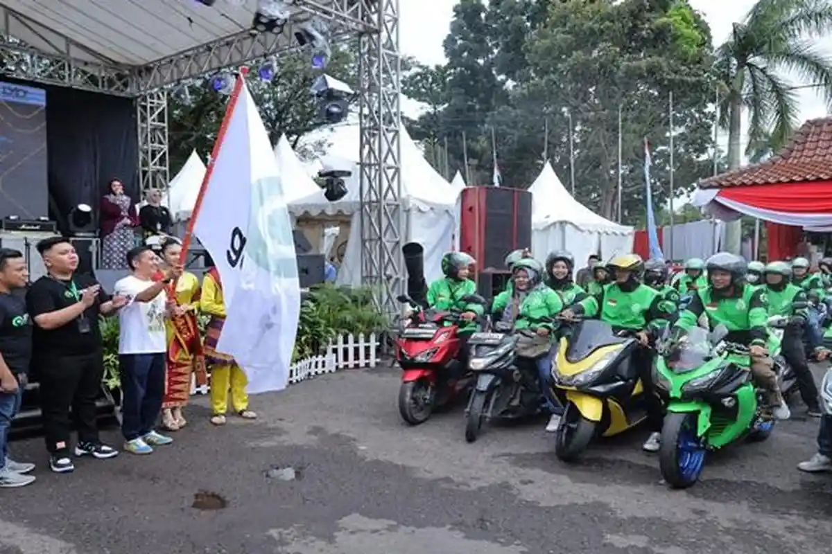 Puluhan Mitra Driver Gojek Gelar Konvoi, Peringati HUT Kota Palembang