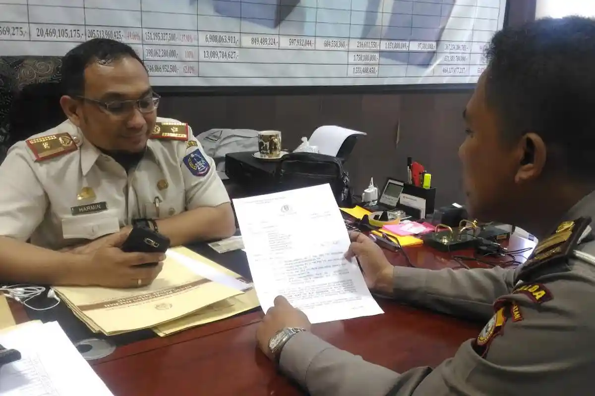 Public Services: Kok Bisa, Biaya Pajak Motor Beda di Samsat dan Pengecekan Online