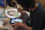 Bagus Dian Margian Seniman Pelukis Wajah di Piring