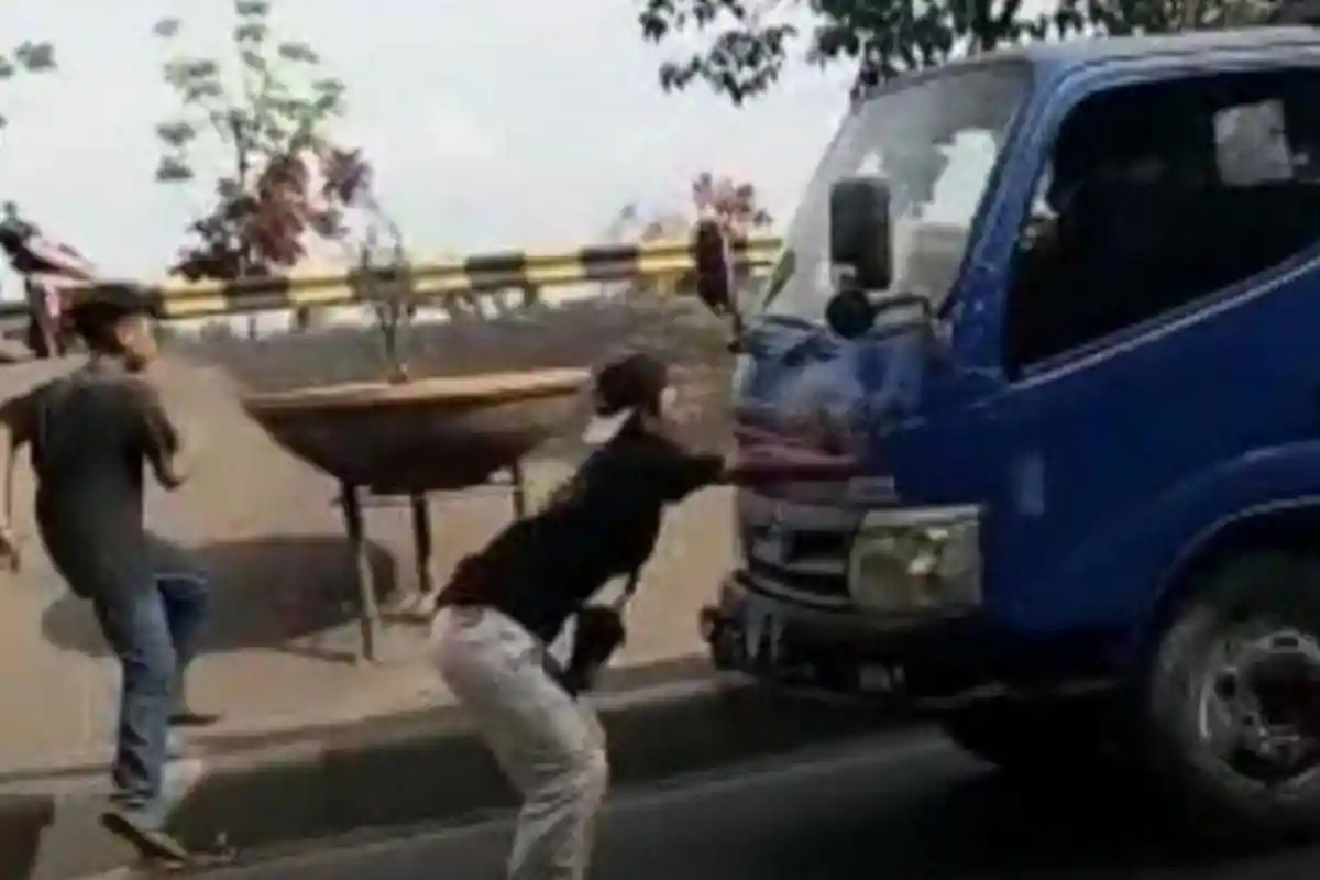 Bikin Konten TikTok Prank Malaikat Maut dengan Hadang Truk, Remaja 16 Tahun Berakhir di Kolong Truk