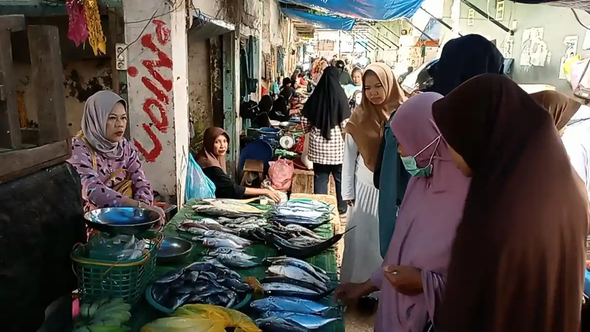 Penyebab Harga Ikan di Pasar Lama Mamuju Meroket