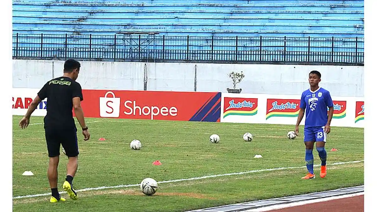 Kondisi Febri Haryadi Tidak 100 Persen Baik, Ini Kata Pelatih Persib Bandung Hadapi PSIS Semarang