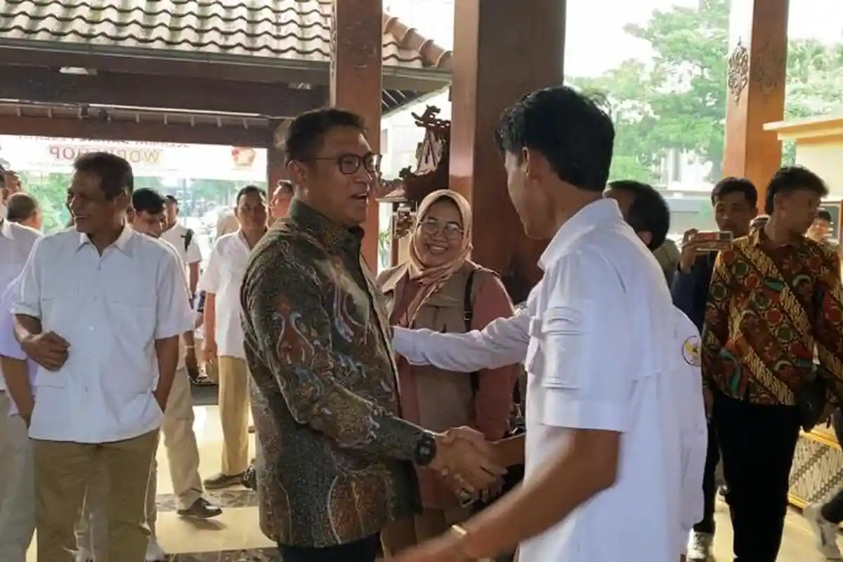Wamentan Sudaryono Wanti-wanti Peternak Sapi Perah Lokal Nakal Campurkan Susu dan Air
