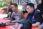 Wakapolres-Gresik-Kompol-Erika-Purwana-Putra-saat-memberikan-keterangan.jpg