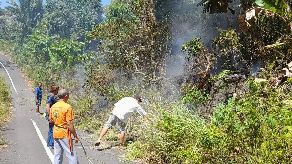 Karhutla Juga Terjadi di Kelurahan Duasudara Bitung, Lurah hingga Warga Padamkan Api