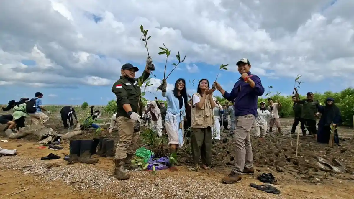 Sampah Dipungut, Mangrove Ditanam, Peserta Eco Trip Bergerak Selamatkan Pesisir Pagatan Besar Tala - Banjarmasinpost.co.id
