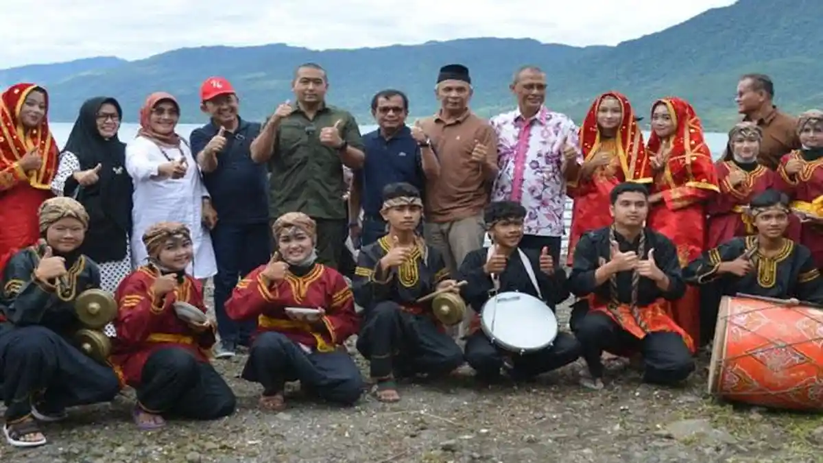 Dibudidayakan SIG dan LPPM UBH, Ribuan Ekor Ikan Bilih Dilepas ke Habitat Danau Singkarak