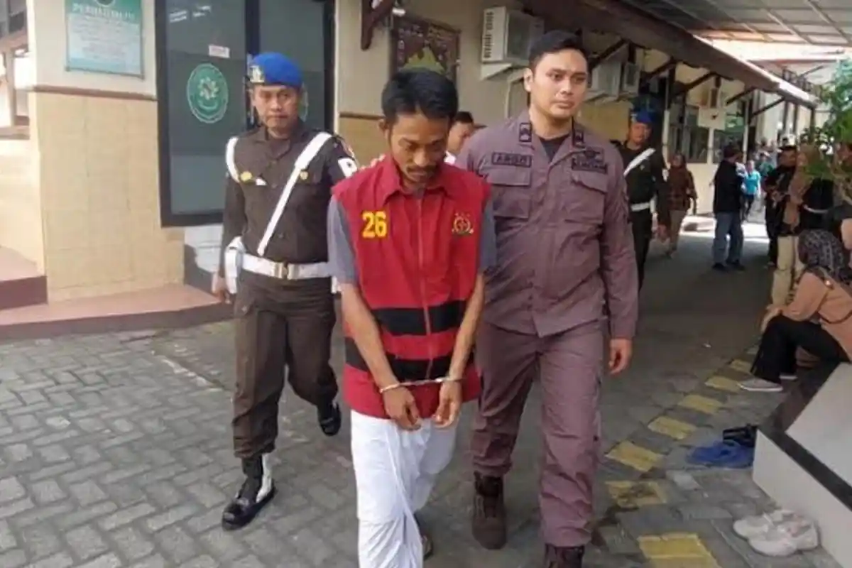 BREAKING NEWS - Pembunuh Keluarga Guru di Desa Pandantoyo Ngancar Kediri Dituntut Hukuman Mati