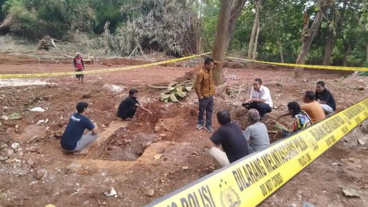 Bersihkan Lahan Parkir Untuk Wagos, Warga Gresik Temukan Situs Diduga Peninggalan Majapahit