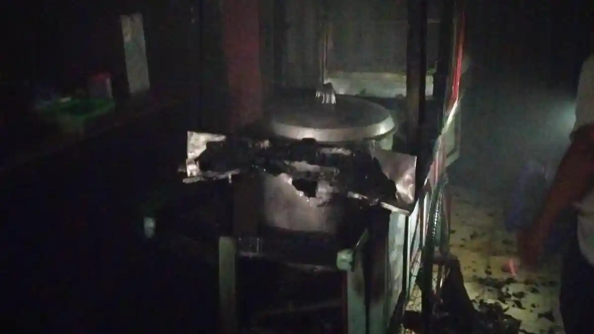 Lalai Mematikan Kompor, Kios Bakso Pasar Ratu Jepara Terbakar