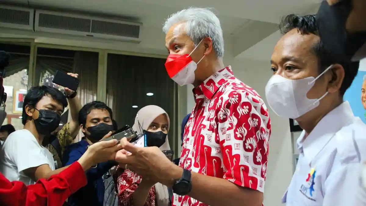 Ganjar Minta Baliho Bertuliskan 'Petugas Partai Harus Nurut, Saya Setuju’ Dicopot