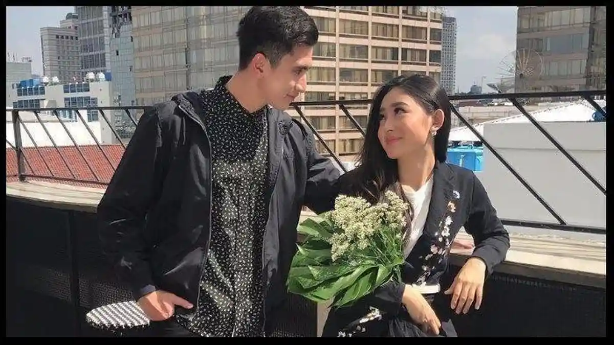 Kemesraan Natasha Wilona dan Verrell Bramasta di Atas Sofa Viral