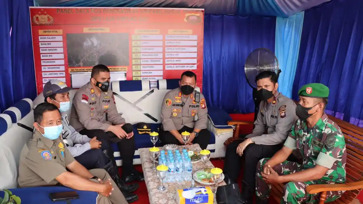 Kapolres Sanggau Ade Kuncoro Ridwan Beserta PJU Cek Pos Pengamanan di Tayan Hulu dan Tayan Hilir