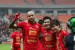 Penyerang-Persija-Jakarta-Gustavo-Almeida-bersama-dua-rekan-setimnya.jpg