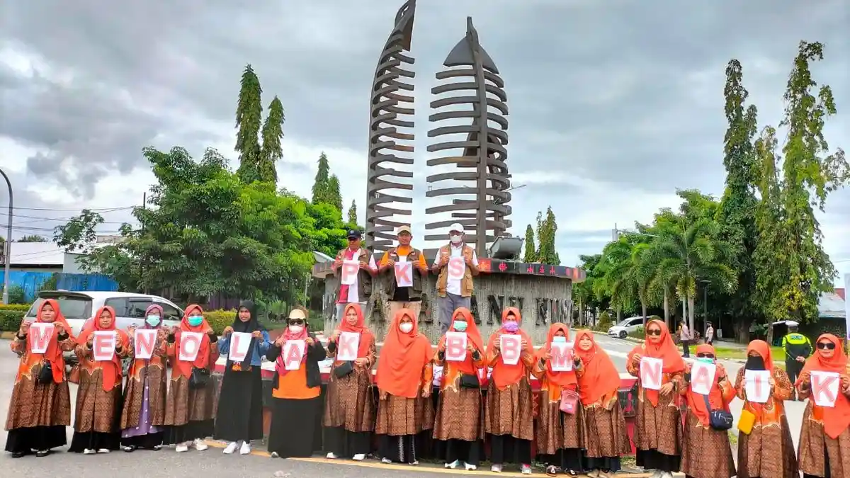 Gelar Flash Mob, Massa PKS di Maluku Tengah Tolak Kenaikan BBM