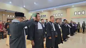 T-DISUMPAH-Sebanyak-26-advokat-yang-tergabung-dalam.jpg