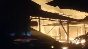 kebakaran-di-kedaton-oku-hanguskan-rumah-panggung-pardi.jpg