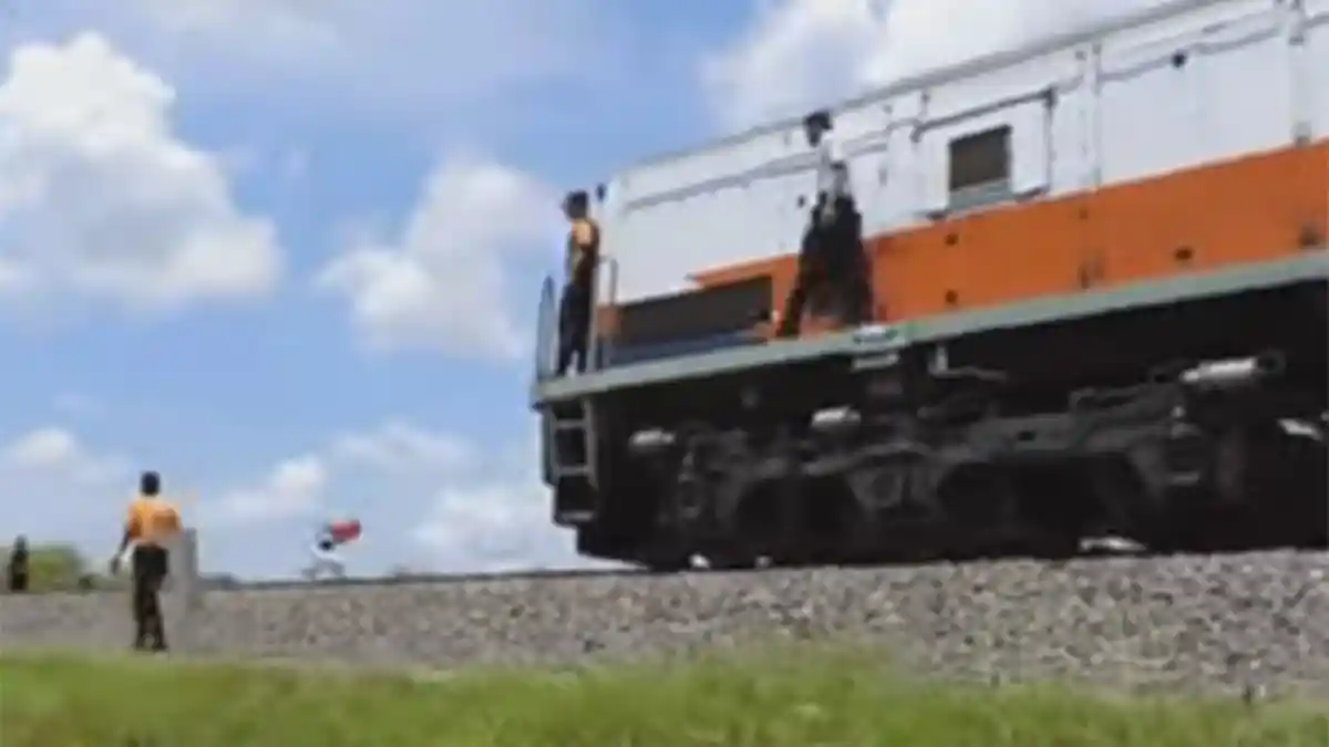 Duarrrr, Petasan Meledak dalam Gerbong Kereta Api Prameks Saat Melaju