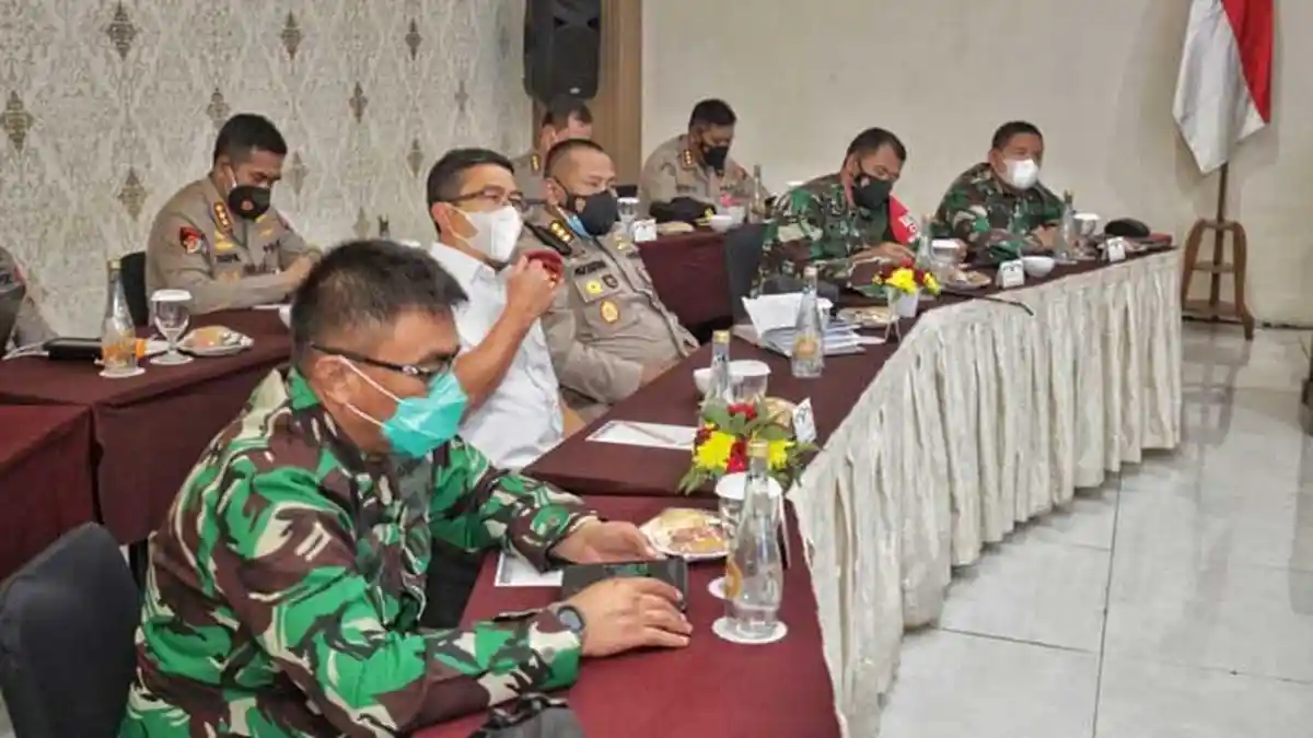 Polri dan TNI Lakukan Testing, Tracing dan Treatment secara Konsisten di Bangkalan