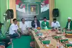 Ketua-Fraksi-PKB-DPRD-Gresik-Syahrul-Munir-saat-mendaftar-bacabup-di-Pilkada-Gresik-2024-di-PPP.jpg