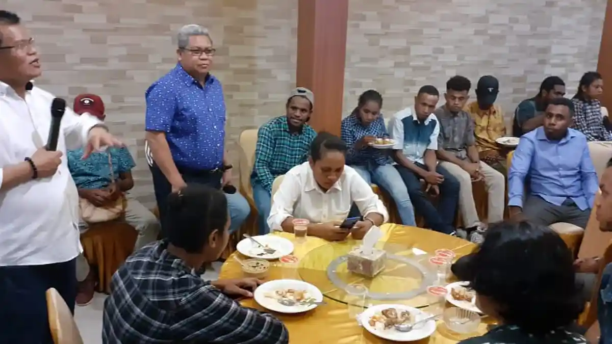 Undang Makan Malam Mahasiswa Asal Papua, Rektor UNM Deklarasikan Diri Jadi Bapak Angkat