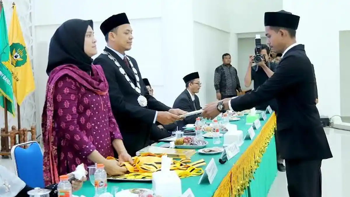FEBI UIN Ar-Raniry Yudisium 212 Lulusan, Dekan Perkuat Kerja Sama untuk Peluang Kerja Alumni