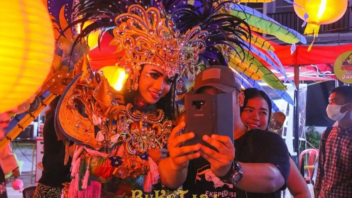 Keseruan Warga Batam Nikmati Chinatown Ala Bukutara Bazaar, Antusias Nonton Barongsai