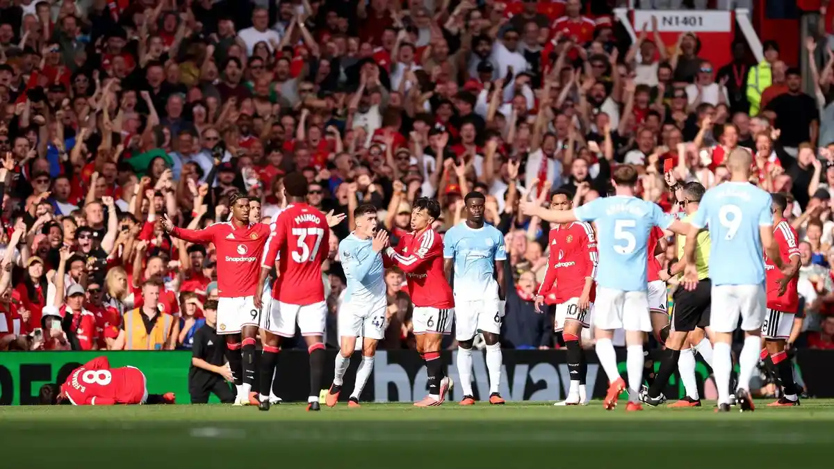 MU Nyaris Zona Merah, Liverpool Sumringah