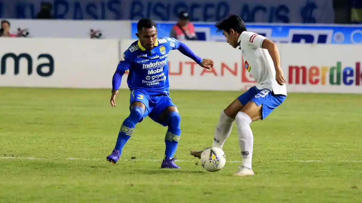 Bek Persib Bandung Ardi Idrus Menanti Kesempatan Kedua