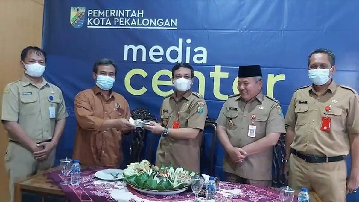 Wali Kota Pekalongan Aaf Resmikan Media Center untuk Wartawan