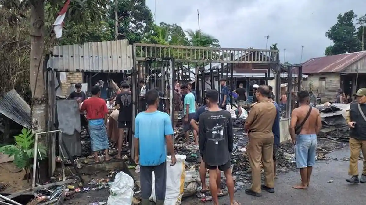 Api di Karangintan Kabupaten Banjar Ludeskan Rumah dan Kios Sembako, Api Dipicu Motor Saat Isi BBM