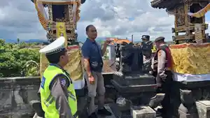 Bangunan-palinggih-terbakar-diLingkungan-Kerta-Sari-cdw.jpg