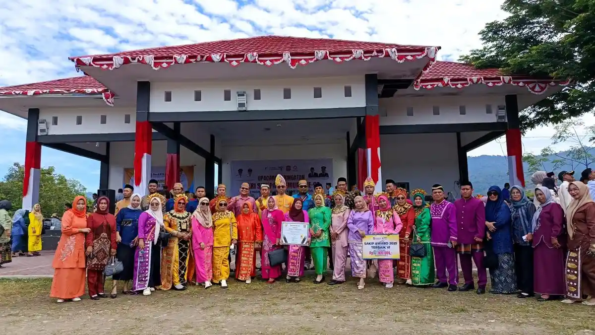 FOTO-FOTO: ASN Bone Bolango Gorontalo Gunakan Pakaian Adat di Peringatan Hari Sumpah Pemuda ke-97