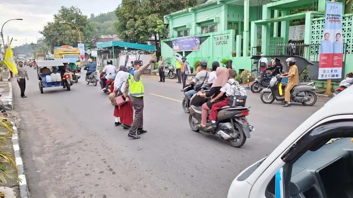 Cegah Kemacetan dan Lakalantas, Sat Lantas Polres Sibolga Siaga Pos Padat Pagi di persimpangan