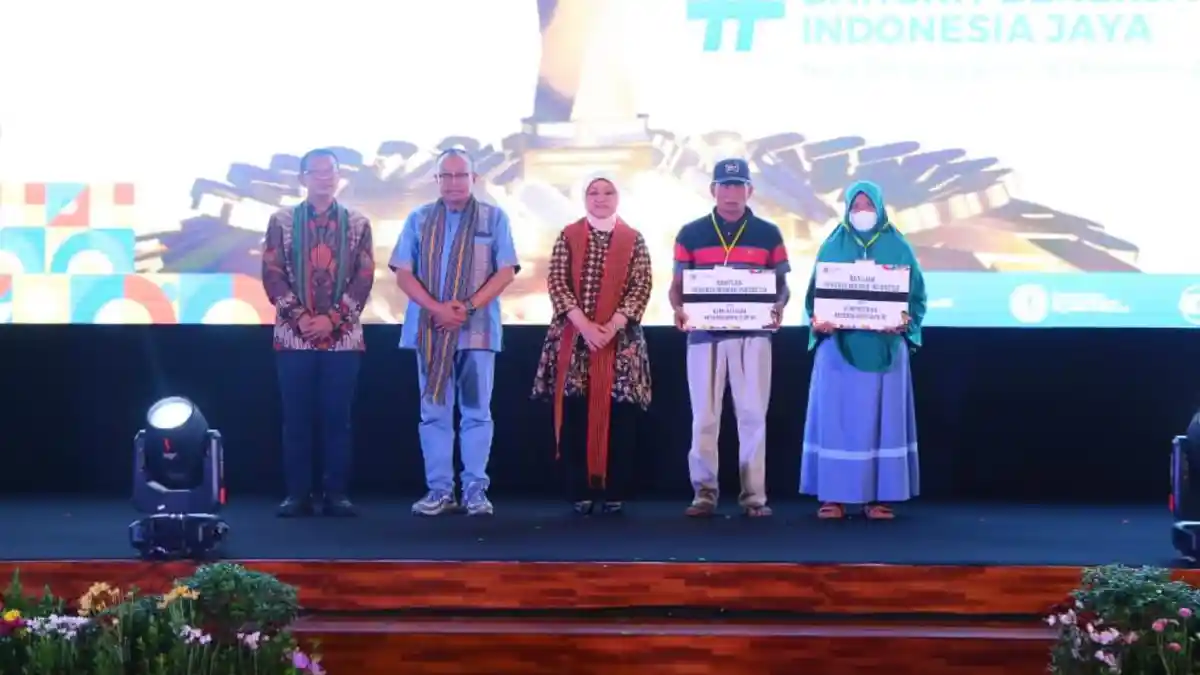 Pemprov NTB dan Pemkab Lombok Timur Terima Penghargaan IMWA 2022