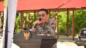 Anggota-Komisi-VI-DPR-RI-Nyat-Kadir-menghadiri-acara-temu-ramah-dengan-pedagang-Pasar-Baru-Ranai.jpg